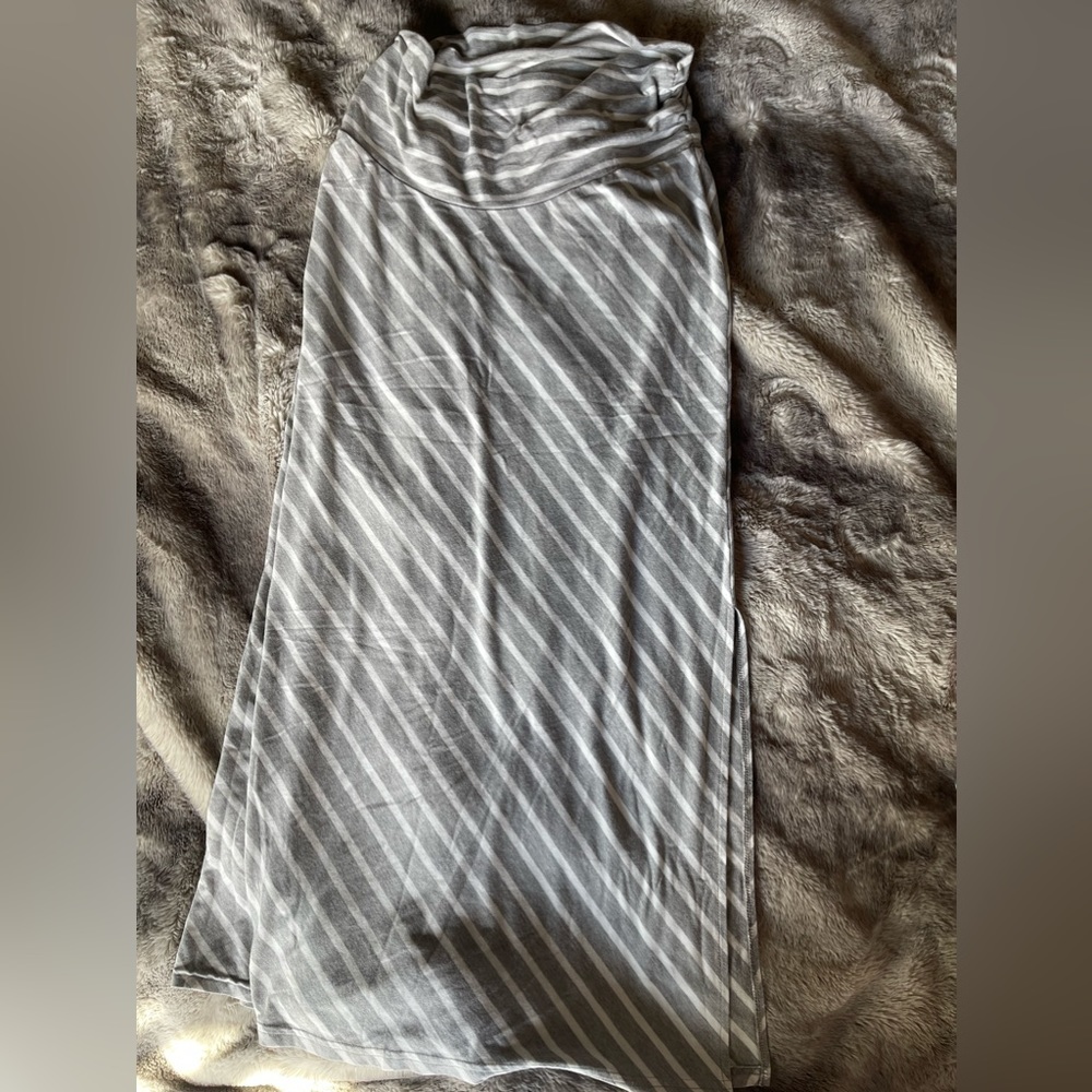 Old Navy Maternity Maxi Skirt - M